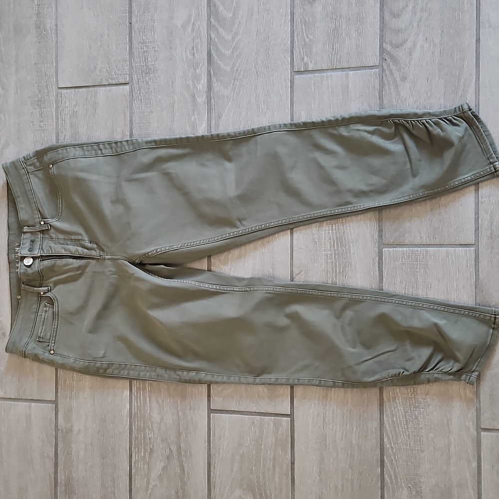 White House Black Market Olive Skinny Jeans Crop